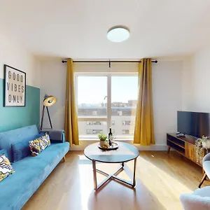 Water View Apartment- 2 Bed - Bay - Free Parking!! Cardiff