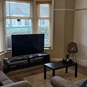 Three Bedroom With Roof Terrace Near Centre Cardiff