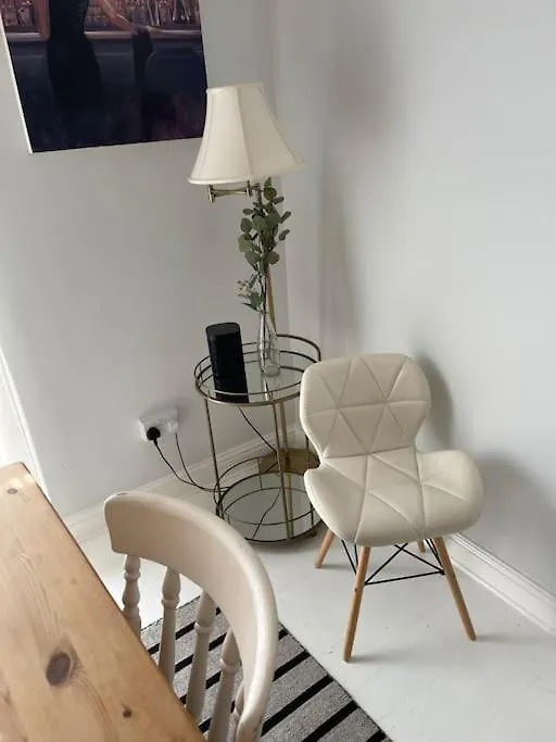Gorgeous Home Within Cardiff City Centre 0*,